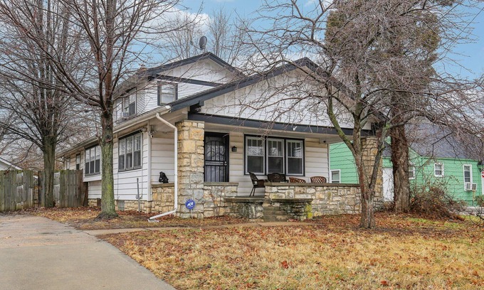 Kansas City House | Family & Group Friendly Home - Spacious, Comfy, & Fully Equipped