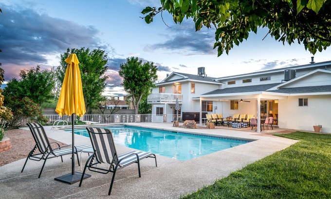 Albuquerque House | Family&Groups, 5br, Sleep 12, Pool/Hot tub/Firepit