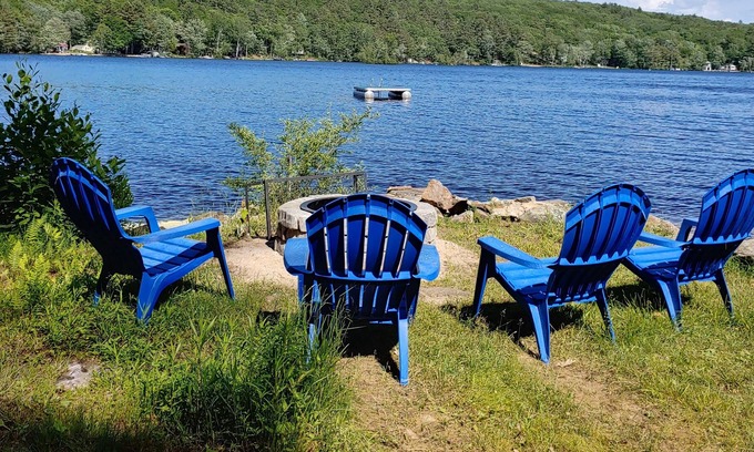 Gray House | Family Holiday at Little Sebago Lake