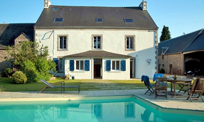 Concarneau House | Family holidays near the seaside, in a comfortable farmhouse with swimming pool