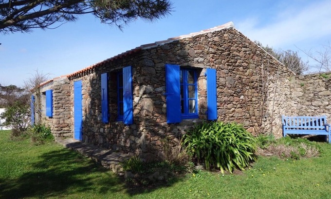 Ile d'Yeu House | Family home, 5-minute walk from Les Vieilles beach.