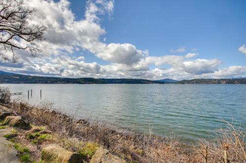 Coeur d'Alene House | Family Home 6 Mi to Dtwn CDA Lake and Sunset Views!
