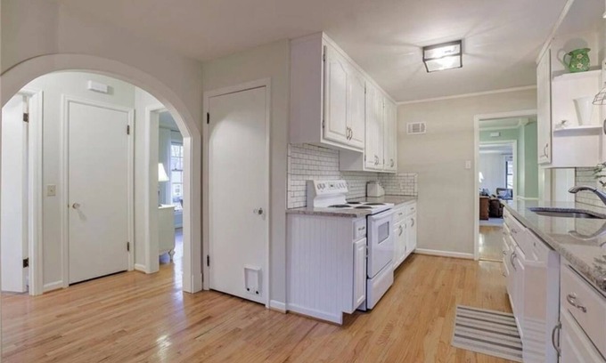 Roeland Park House | Family Home in the Heart of KC Minutes away from The Plaza, Westport, & P&L!
