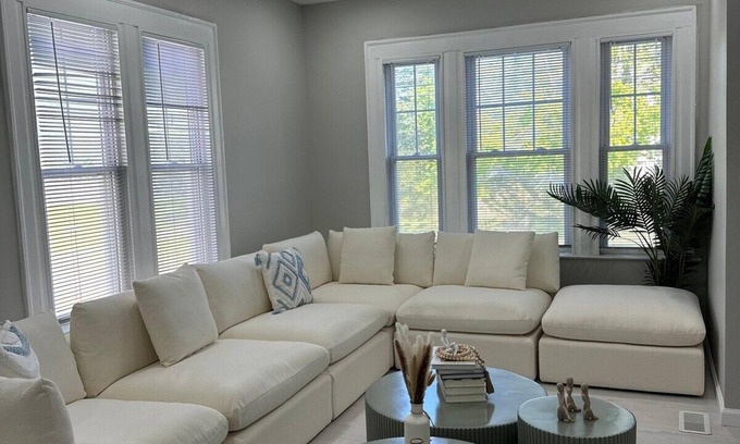 East Shore House | Family Home|Pool|HotTub|Near Lighthouse Point Park