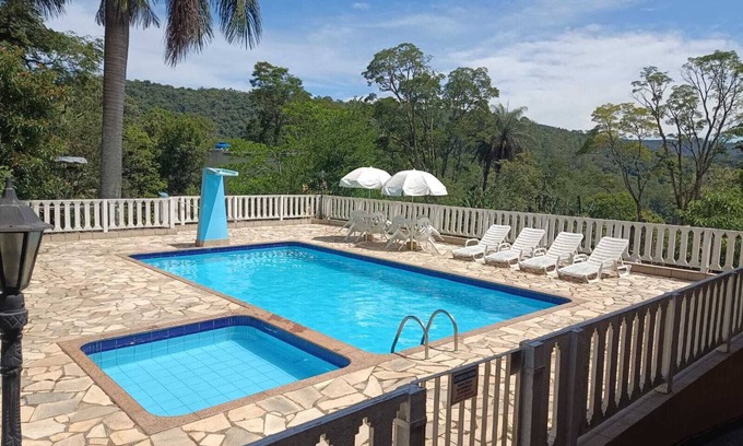 Mairipora Cottage | Family home, security and comfort in the midst of nature.