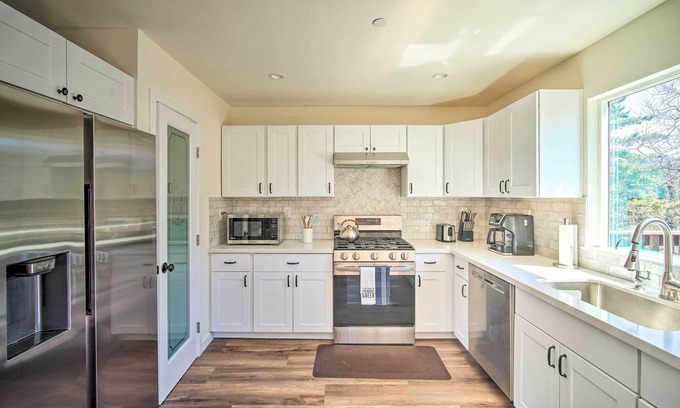 Lake Arrowhead Cottage | Family Home w/Deck & View, 4 Mi to Lake Arrowhead