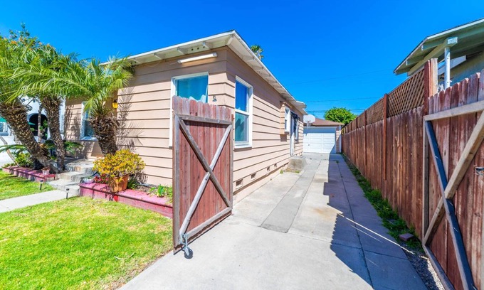 North Long Beach House | Family Home W/Game Room, Close to DT Long Beach :)