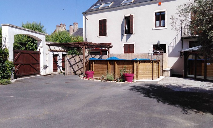 Saint-Gaultier Cottage | Family Home with Private Pool, Wood Stove, A/C & Parking - Central Saint-Gaultier