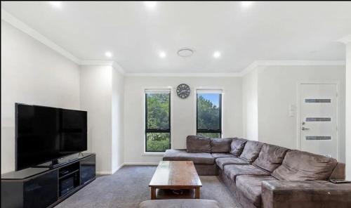 Schofields Villa | Family Home with Separate Stuio