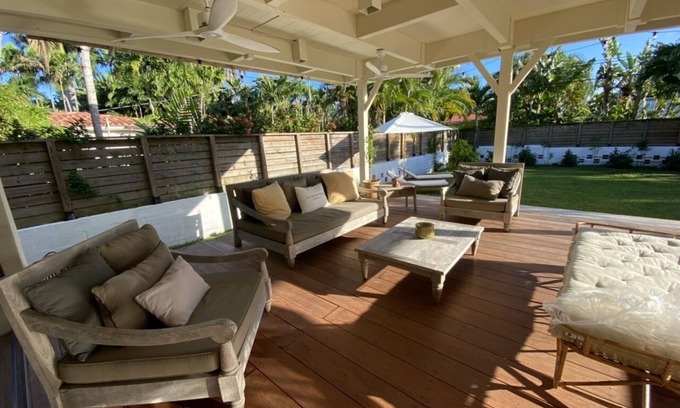 Seybold Villa | Family home with waterfront acces