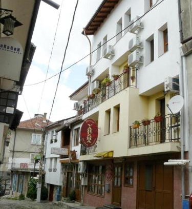 Veliko Tarnovo Hotel | Family Hotel Varusha 2