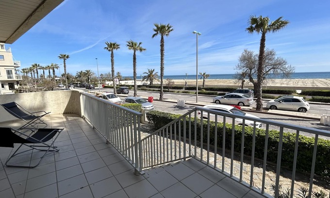 Saint-Nazaire House | Family house with seafront terrace, sea view