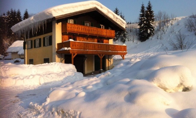 Russbach am Pass Gschuett House | Family House in Russbach 500m from slopes (1Km from lift station)