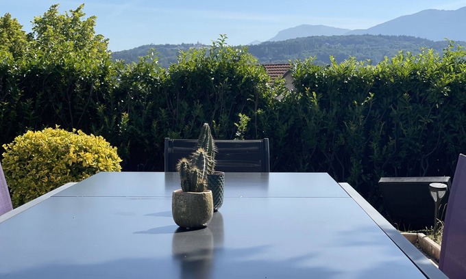 Metz-Tessy House | Family house near Annecy and its lake