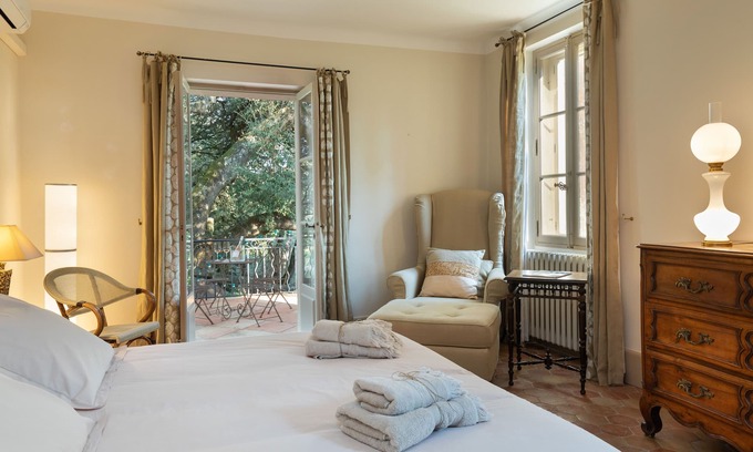 Pignans House | Family house surrounded by a vineyard in the middle of peace and nature.