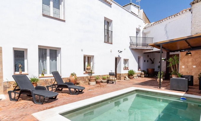 Durcal Villa | Family house with 4 bedrooms, pool and barbecue