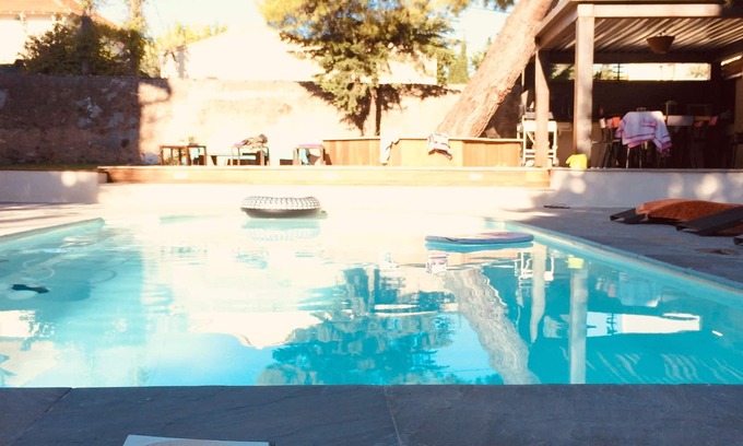 Montolivet House | FAMILY HOUSE WITH POOL BALL GROUND PARKING VERY QUIET