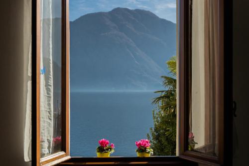 Azzano Apartment | Family Lake Apartment by Rent All Como