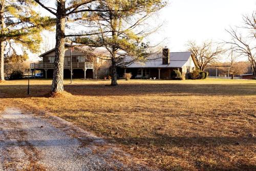 Belden House | Family Lake Glamping for an Outdoor Adventure in Tupelo, Mississippi