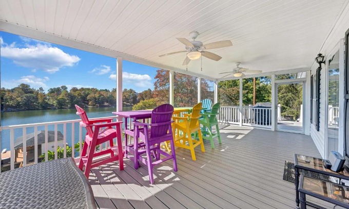 Moneta House | Family Lake Retreat with Screened Deck!