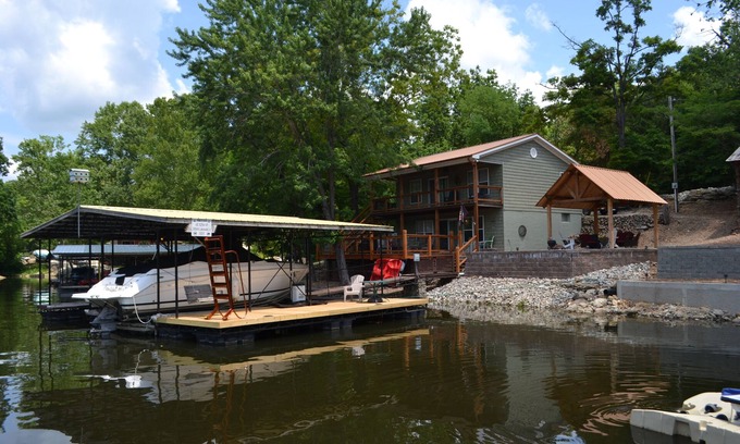 Barnett House | Family Lakehouse- 6mm Gravois