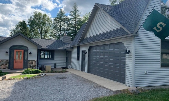Grayling House | FAMILY Lakehouse - LOADS of FUN
