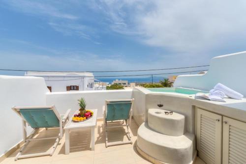 Kamari House | family love suite
