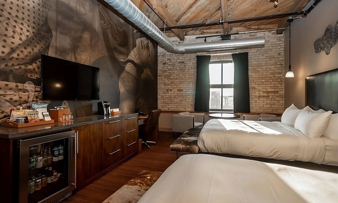 Fifth Ward Hotel | Family Oasis, Brew City Charm, Short Drive To Discovery World, Pets Allowed