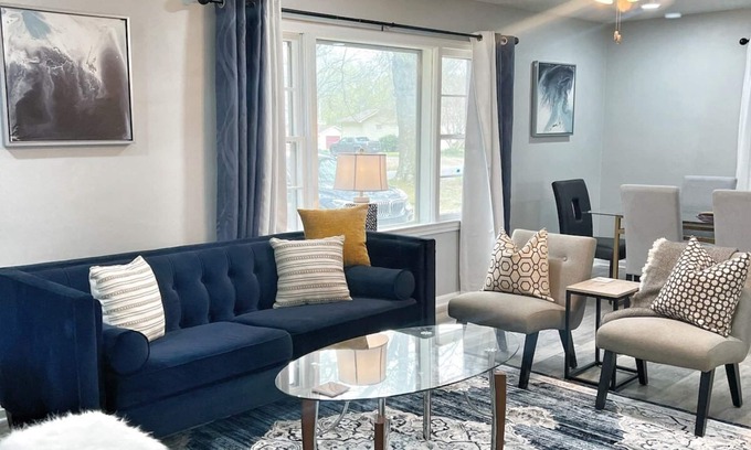Decatur House | Family Oasis in Decatur Fire Pit Pet Friendly Fast Wi-Fi