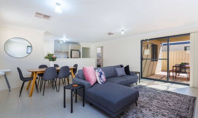 Balcatta Villa | Family perfection in quiet & convenient location!