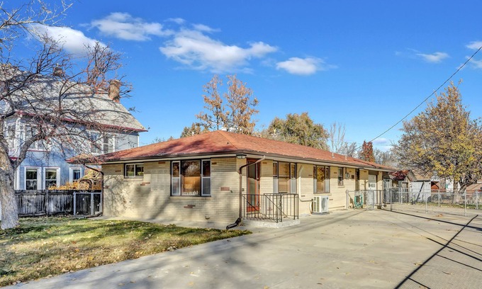 Longmont House | Family/Pet Friendly, near Boulder, space for RV Parking, central neighborhood!