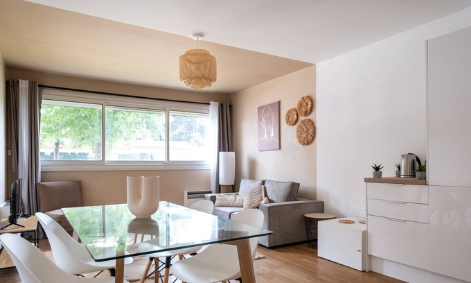 Ancely Apartment | Family residence near park