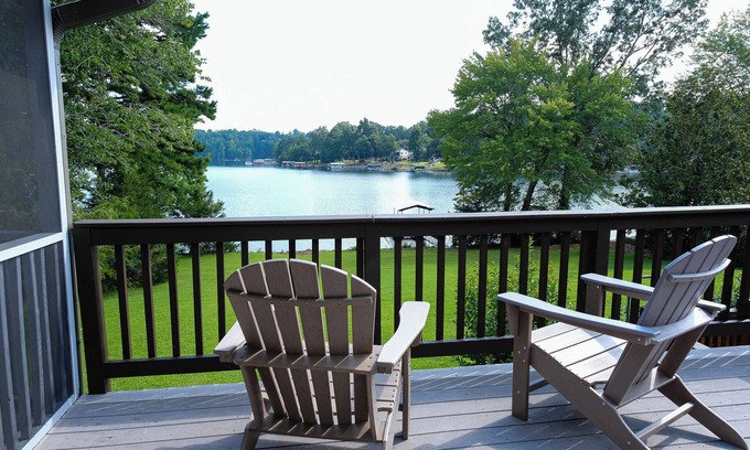 Normandy Shores House | Family Retreat on South Cove of Lake Keowee; Private Dock; ~ 10 Mi from Clemson