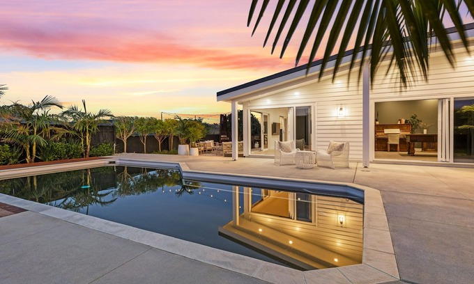 Bethlehem House | Family Retreat with pool, spa, pool table, pizza oven and fire!