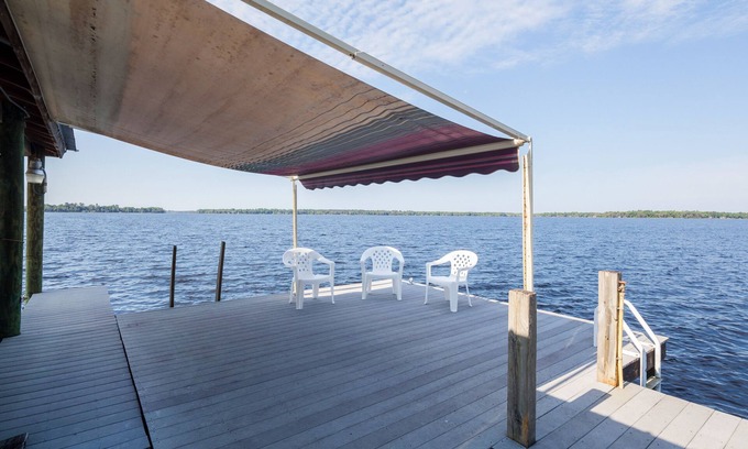 Putnam Hall House | Family reunion retreat on beautiful 5800 acre Lake Sante Fe, Sleeps 22