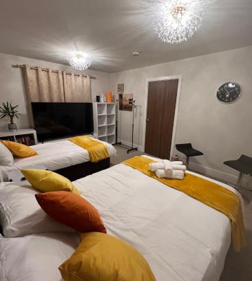 Sheffield House | Family Room 2 beds Free WiFi Free Parking