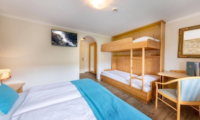 Wald im Pinzgau House | Family room - Berghotel Ronach
