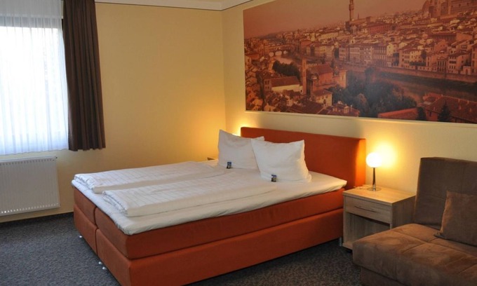 Kirchberg House | Family room, shower/WC, TV - Landhotel Karrenberg