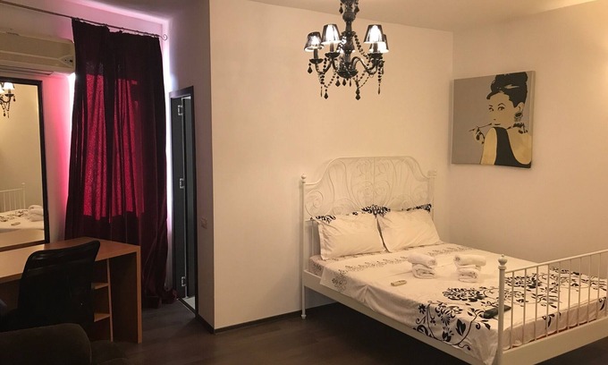 Bucharest Villa | FAMILY ROOM WITH PRIVATE BATHROOM - ROOM NR 1