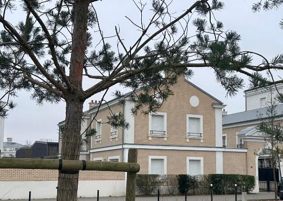 Serris House | Family's house - Villa proche de la vallée village et Disneyland paris ,2 parkings, air condition