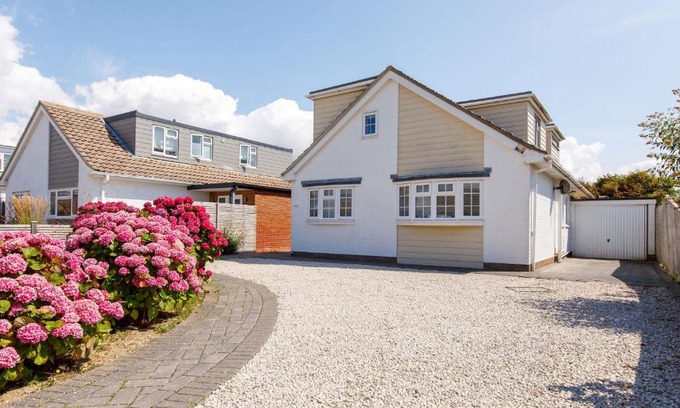 East Wittering House | Family Seaside Retreat - 5 minutes to Beach