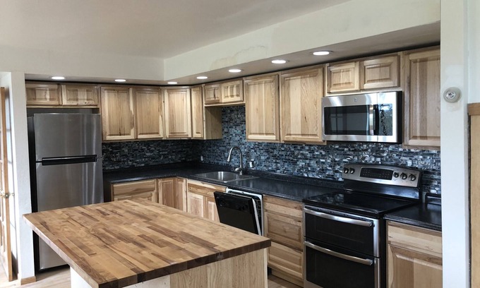 Happy Valley House | Family-sized Bluff House Overlooking the Beautiful Cook Inlet with Mountain View