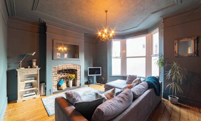 Sefton Park House | Family Stay | By Sefton Park & Lark Lane | Parking