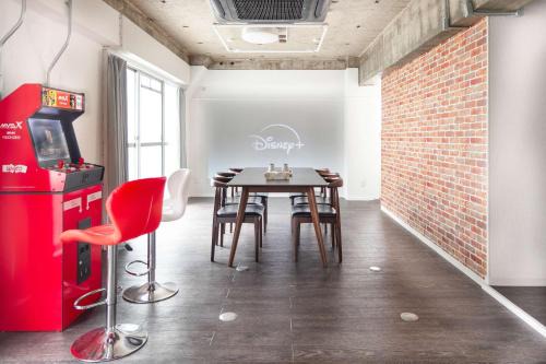 Shikitsuhigashi Apartment | Family Stay Namba Shinsaibashi & Dotonbori Industrial Loft 6Pax