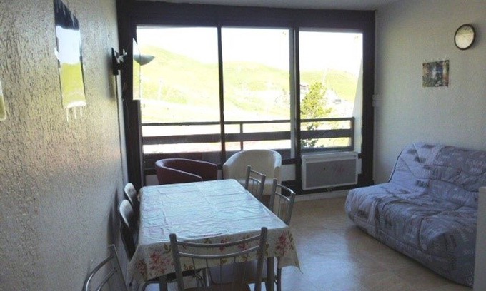 Arette Apartment | Family studio for 6, ski-in/out, balcony, free parking, ski locker