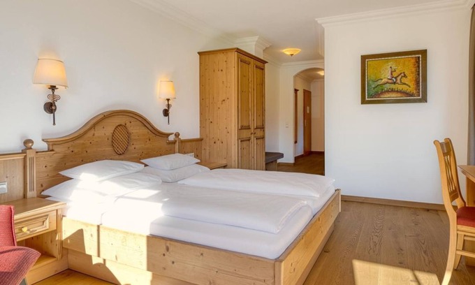 Grossarl House | Family Studio "KRISTALL" with bay window - Hotel Kristall