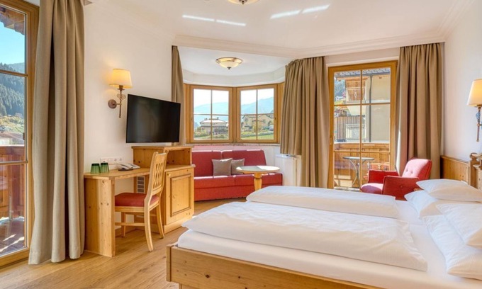 Grossarl House | Family Studio "KRISTALL" with bay window short - Hotel Kristall