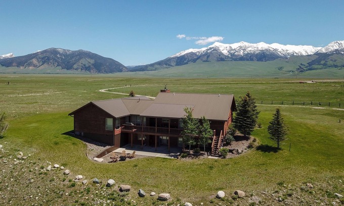 Cameron House | Family style home overlooking the Madison River