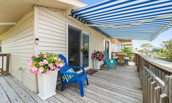 Long Beach Cottage | Family Time! 2nd Street from Beach Home - Newly Renovated & So Cute - Sleeps 6