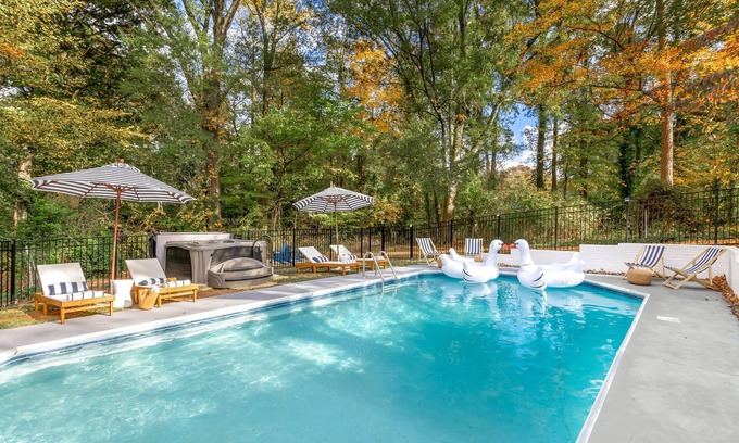 Lindley Park House | Family Time Retreat w/HotTub, FirePit, Pool!